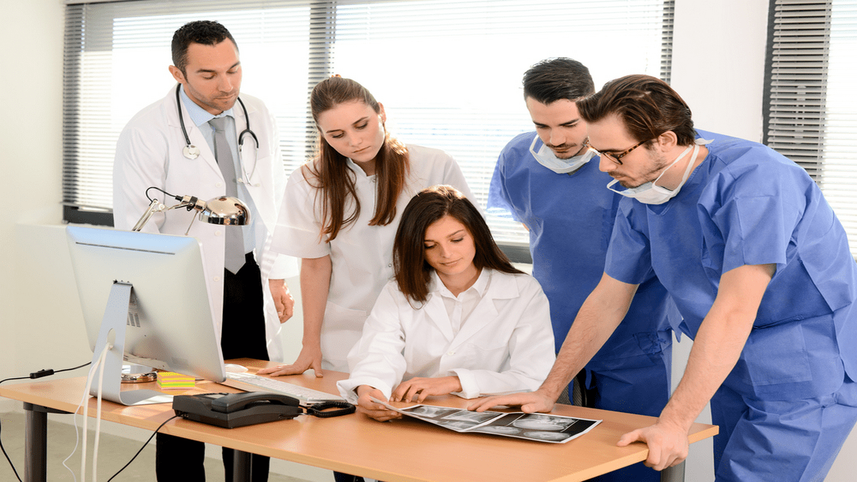 انواع مدل های روپوش پزشکی و اسکراب