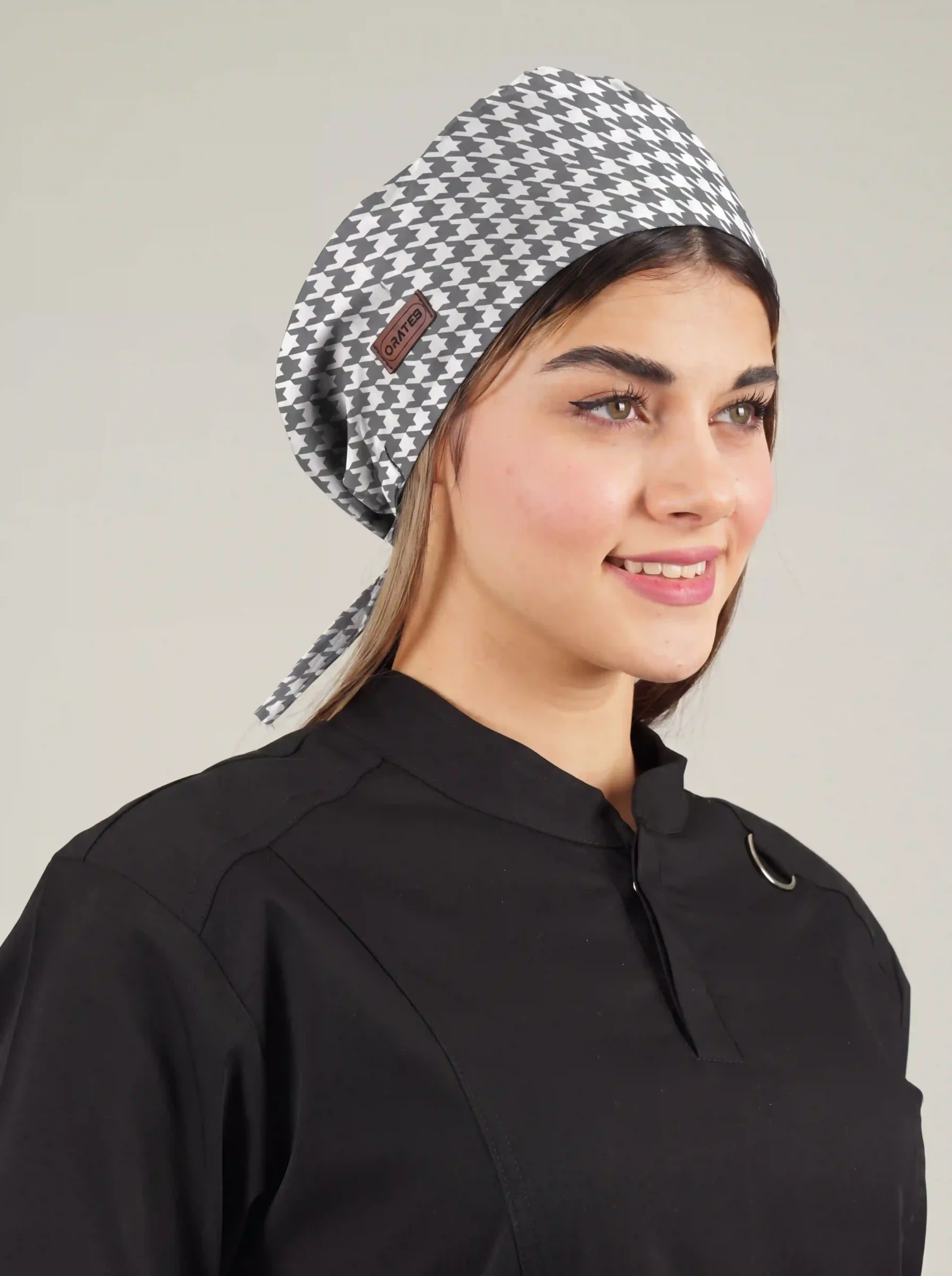 1000334641 کلاه جراحی طوسی طرح پیچازی مدل ساده - Image 1